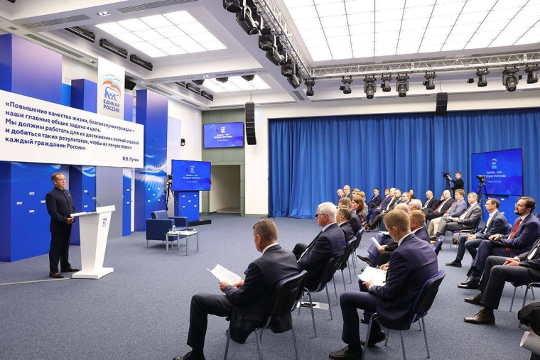 Михаил Шеремет: На заседании Экспертного совета Председатель Единой России Дмитрий Медведев озвучил знаковую цифру: в обновленную Народную программу от граждан поступило уже почти три миллиона инициатив! Это абсолютный...
